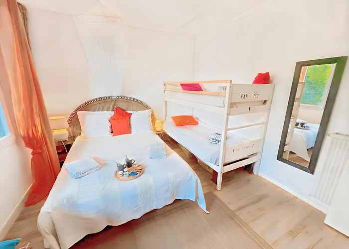 Maison Atypique -jardin, Terrasse&cabane Perchée Casa vacanze Varaville