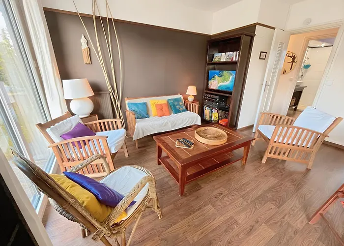 Casa vacanze Maison Atypique -jardin, Terrasse&cabane Perchée Varaville