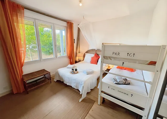 Casa vacanze Maison Atypique -jardin, Terrasse&cabane Perchée Varaville