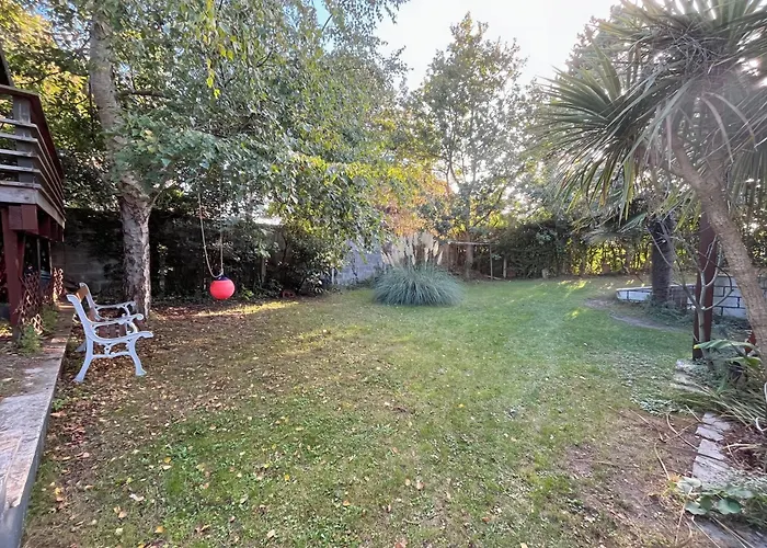 Maison Atypique -jardin, Terrasse&cabane Perchée Casa vacanze